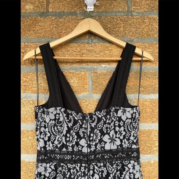 Keepsake The label  Lace Overlay Sleeveless Midi Dress medium - Picture 9 of 15